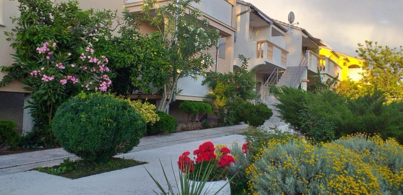 Apartments Golic Biograd Na Moru Luaran gambar
